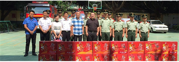 軍民魚水情深 慰問(wèn)消防官兵